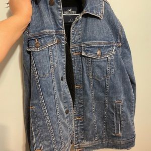 Hollister Jean jacket with fuzzy inside. Size small